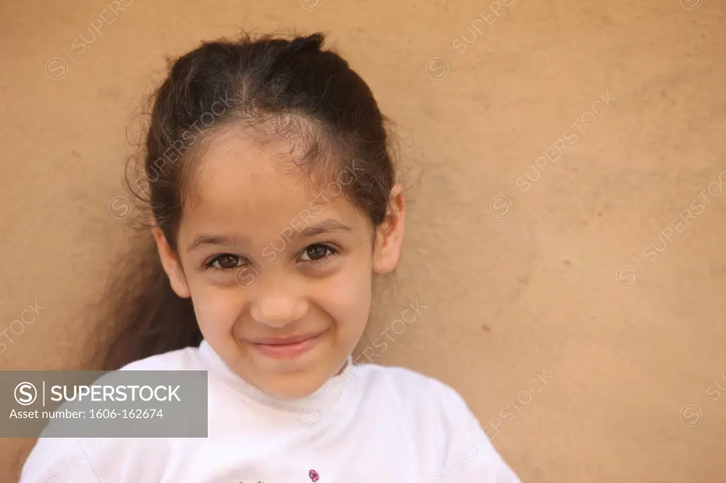 Young Turkish girl smiling Istanbul. Turkey. (Istanbul, Marmara, Turquie)