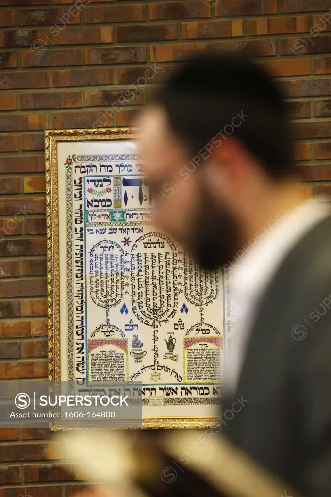 Office religieux dans une synagogue . Antony. France.