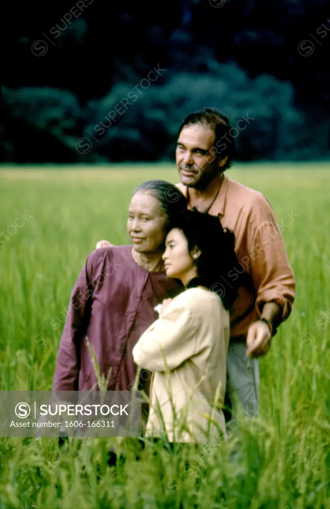 Joan Chen, Hiep Thi Le and Oliver Stone , Heaven & Earth , 1993 directed by Oliver Stone WARNER BROS.