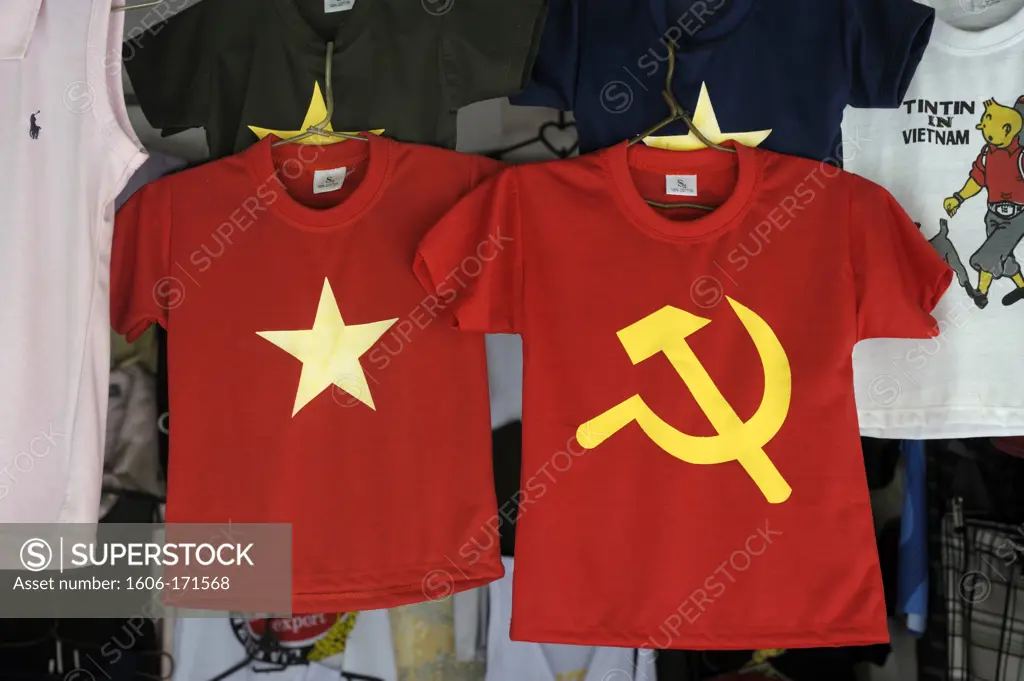 Asia, Southeast Asia, Vietnam, Centre region, Hoi An, t-shirts with the flag of Vietnam and Communism