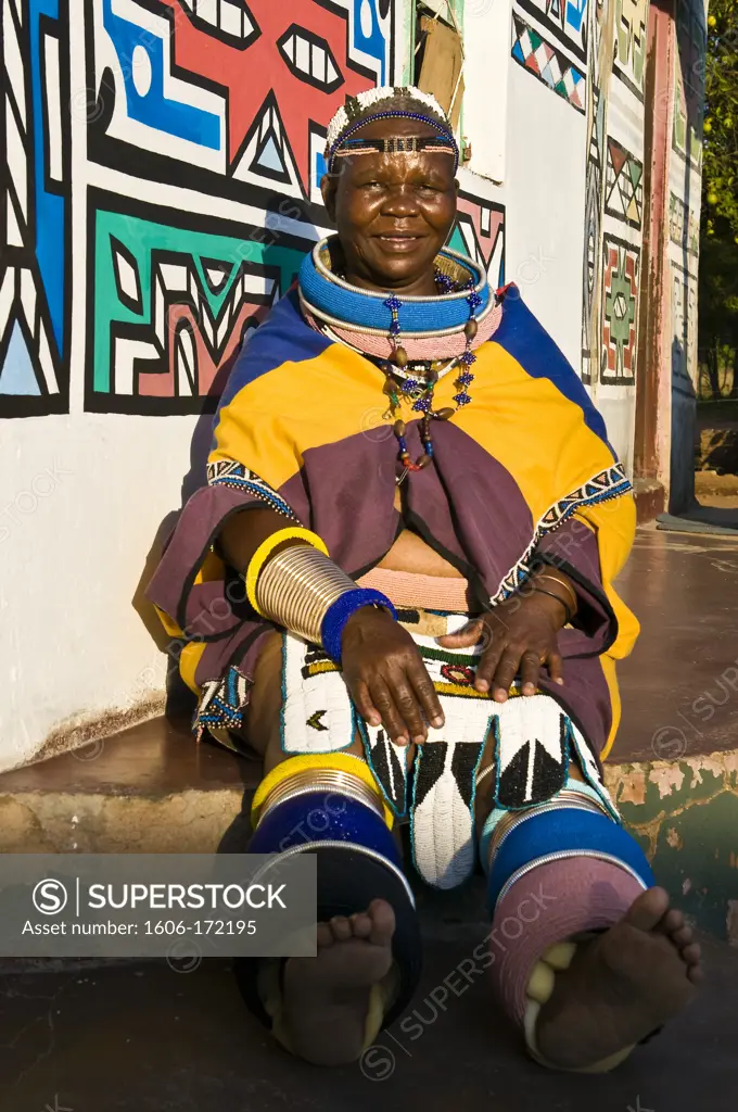 Africa, South Africa, Mpumalanga Province, KwaNdebele, Ndebele tribe, Mabhoko village, the artist Francina Mbonani