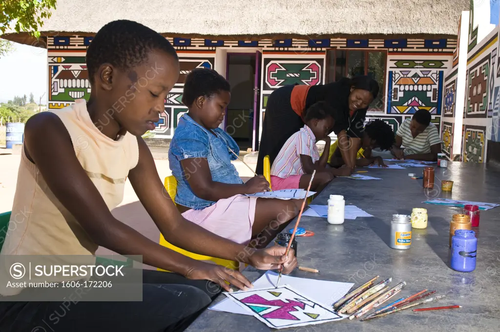 Africa, South Africa, Mpumalanga Province, KwaNdebele, Ndebele tribe, Mabhoko village, Ndebele Foundation, Ndebele children learn how to paint ttraditional Ndebele patterns