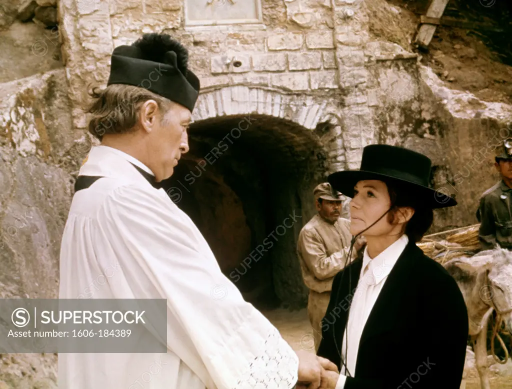 Robert Mitchum and Rita Hayworth , The Wrath of God , 1972 directed by Ralph Nelson (Metro-Goldwyn-Mayer Pictures)