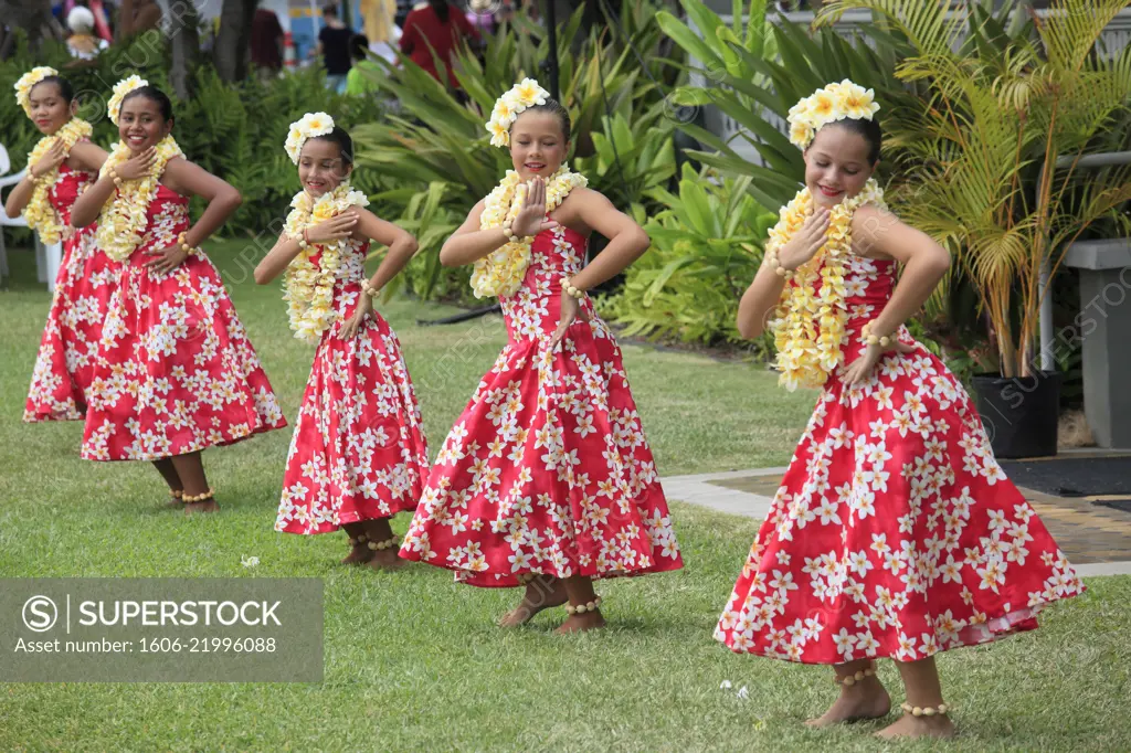 Hawaii, Big Island, Kailua-Kona, hula show, dancers,