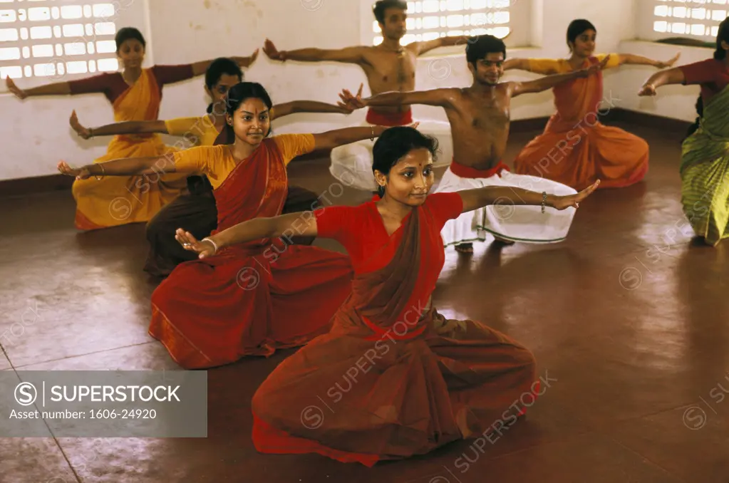 India, Tamil Nadu, Madras, Kalakshetra dance school (Bharata Natyam training), dance lesson