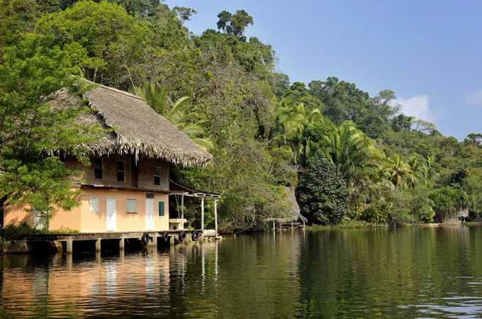 Guatemala, Rio Dulce, house