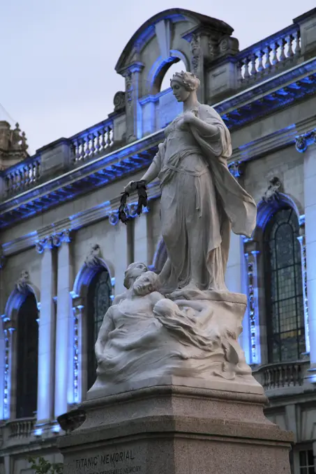 UK, Northern Ireland, Belfast, City Hall, Titanic Memorial,