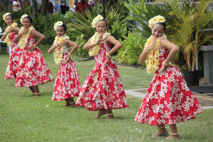 Hawaii, Big Island, Kailua-Kona, hula show, dancers,