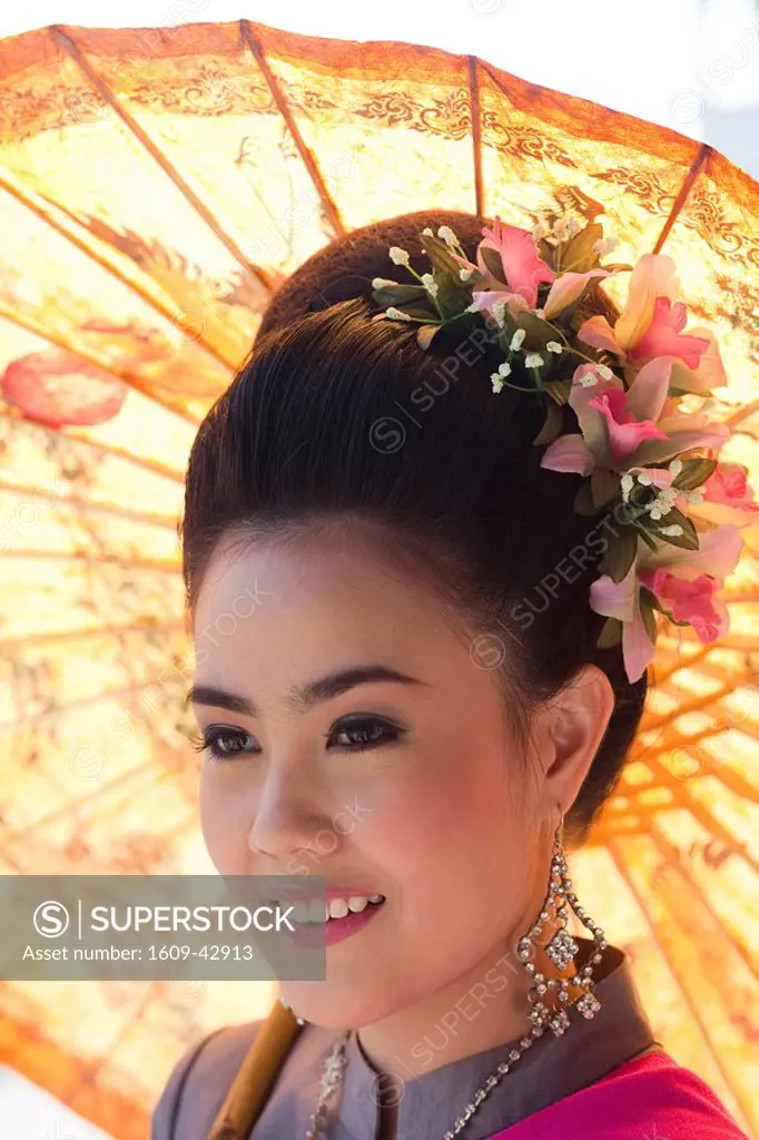 Thailand, Chiang Mai, Chiang Mai Flower Festival, Beauty Queen in Traditional Thai Costume