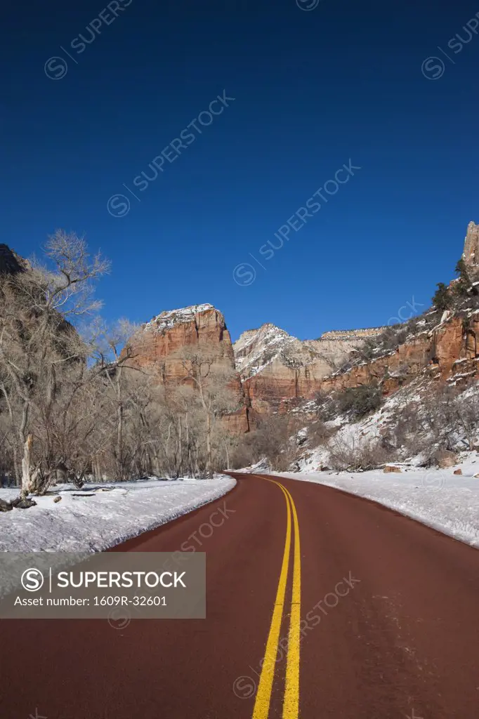 USA, Utah, Zion National Park, Zion Canyon Scenic Drive, winter