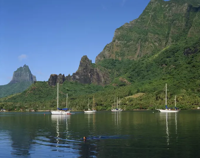 Tahiti, Moorea Island, Cooks Bay