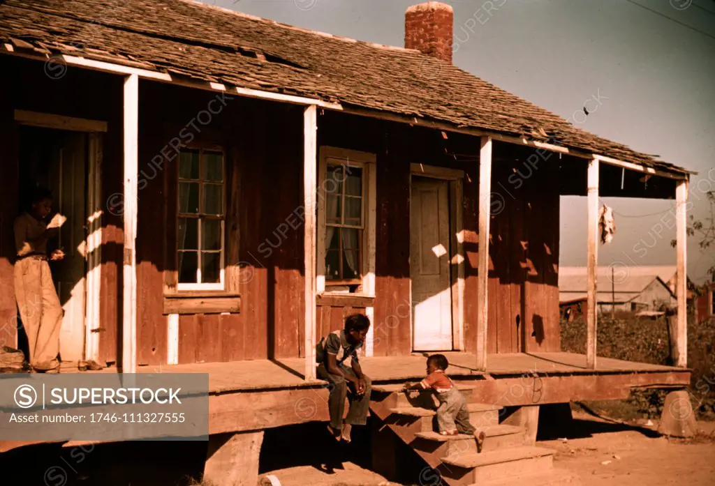 Negro tenant's home beside the Mississippi River levee, near Lake Providence, Louisiana, USA. 1940