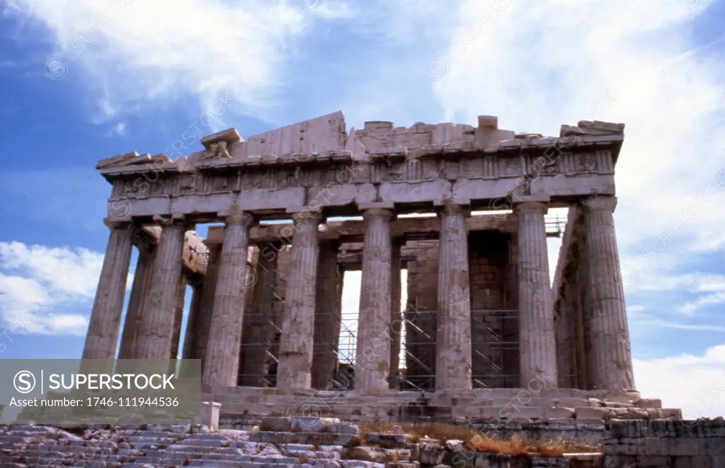 The parthenon is clearance dedicated to which goddess