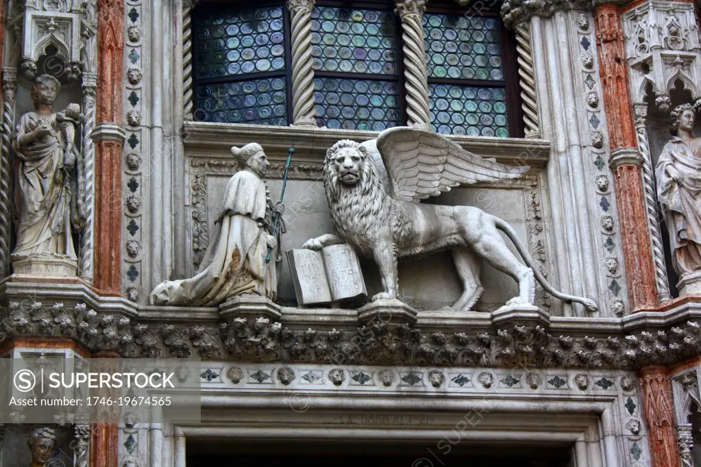 Detail of the Doges Palace. Originally the residence of the Doge of Venice, the supreme authority of the Republic of Venice, however in 1923 it was opened as museum. Venice. Italy 2013