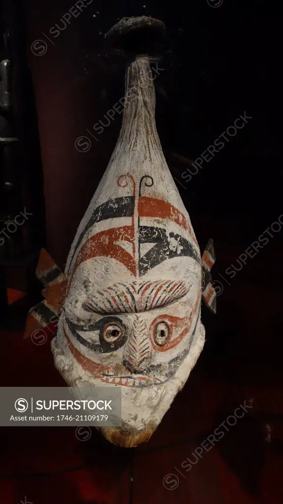 Melanesian tribal Yam mask, made from basketry and painted with natural pigments. from the Island of Bougainville, Melanesia. mid 20th century.