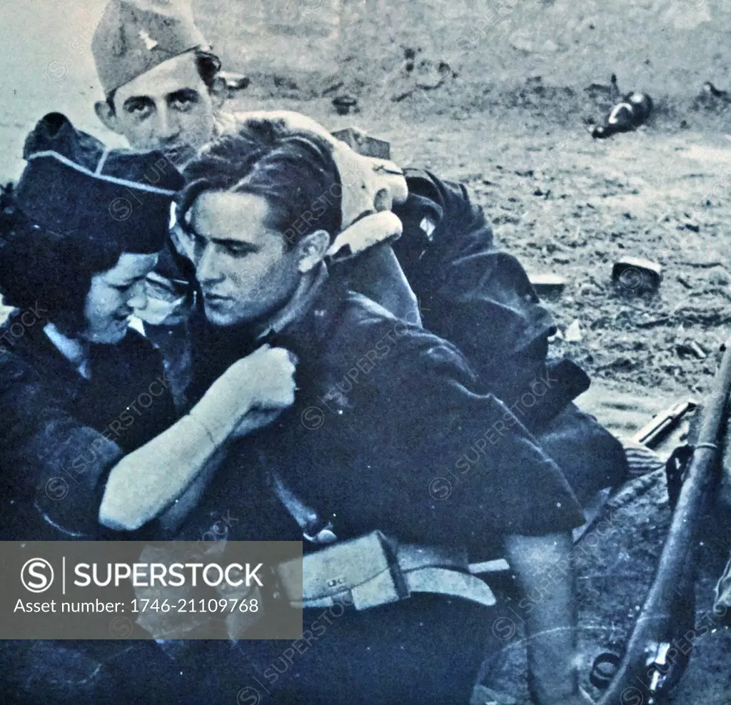 Assault Guards with female member during the Spanish Civil War