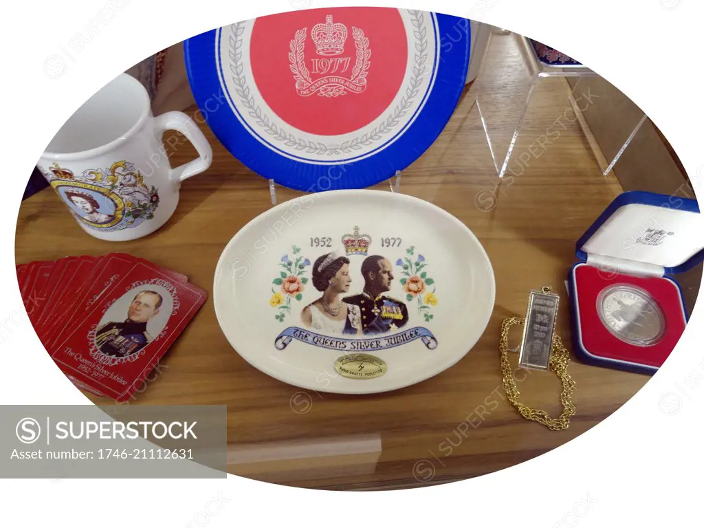 Commemorative platter for the Queen's Silver Jubilee. Dated 1977