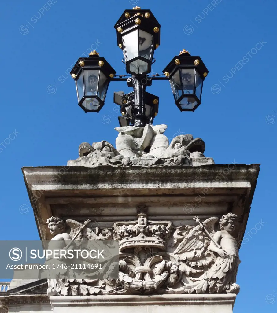 Lamp adorning a gate post (completed in 1911) at the entrance to Buckingham Palace, London, England