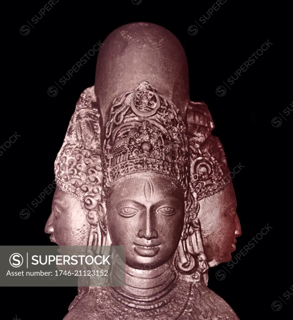 NachnaóChaumukhnath-lingam at the Chaumukhnath temple, India has four faces and dates to 7th century