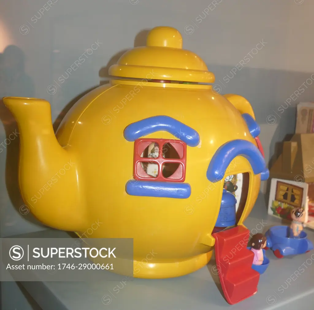 Plastic Teapot Toy House with figures. British 1985