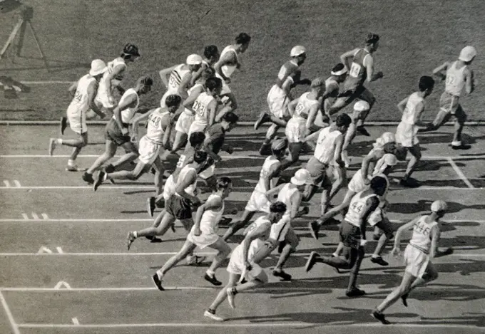 Photograph of the Marathon during the 1932 Olympic games. It started and finished at the Los Angeles Memorial Coliseum. 