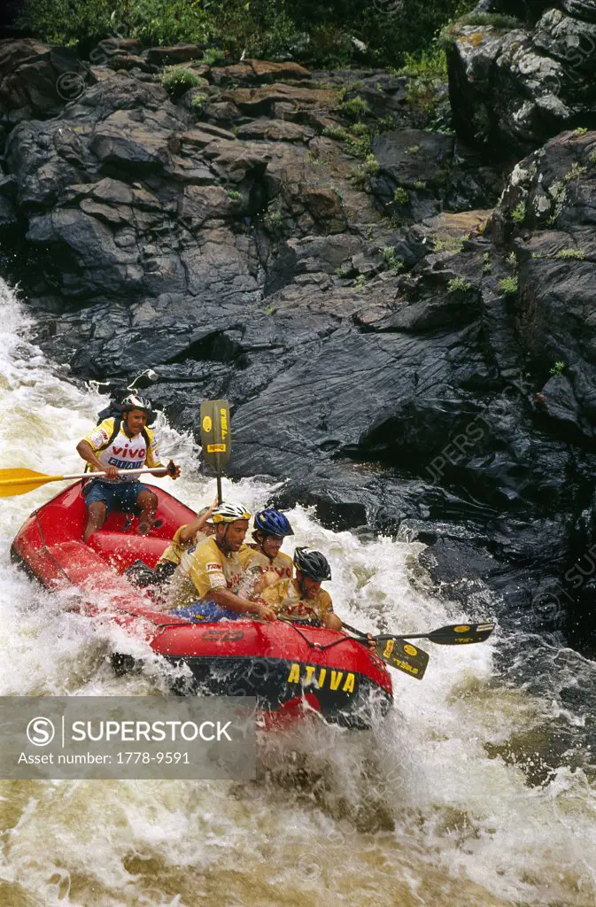 Adventure race team rafting in Nilo Peçanha, Bahia