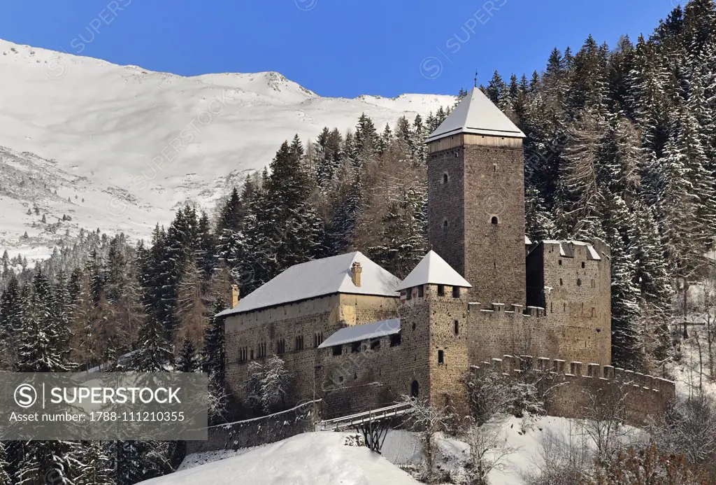 Regino Castle or Reinegg Castle, snowy landscape, Sarntal, Trentino-Alto Adige, Italy, 13th century.