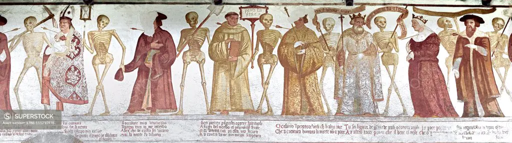 Danse Macabre (skeletons with nobles and religious men), fresco by Simone II Baschenis (ca 1495-1555) outside the church of Saint Vigilius, Pinzolo, Val Rendena, Trentino-Alto Adige, Italy, 16th century.