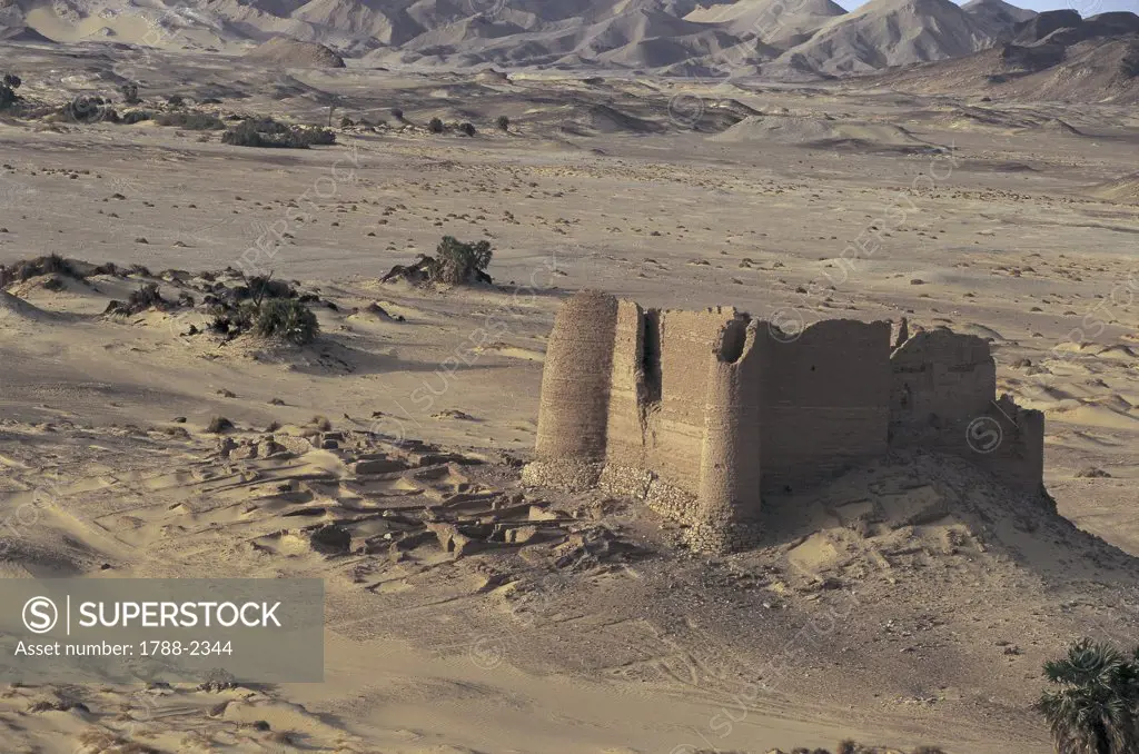 Egypt. Libyan Desert. Al-Kharijah (Khargah) Oasis. Roman fortress at Ayn al-Labakha