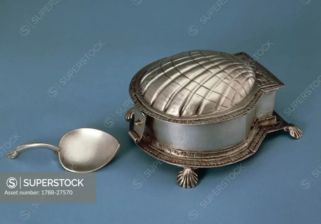 Silversmith's art, England, 17th century. Shell shaped silver gravy boat, London, 1627.