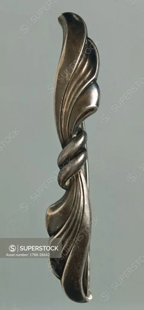 Silversmith's art, Germany, 20th century. Silver bar brooch, 1940s.