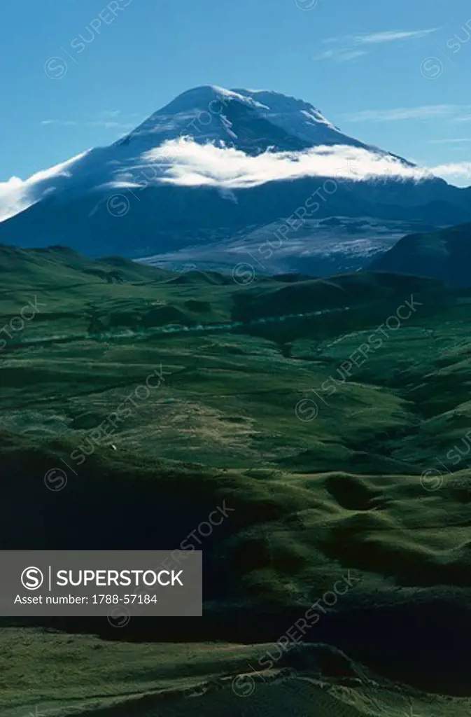 Chimborazo volcano (6310 metres), Chimborazo Province, Ecuador.