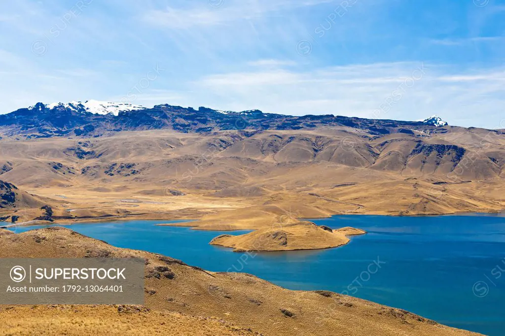 Peru, Puno Province, landscape of the Altiplano, Lagunillas lake (4174)