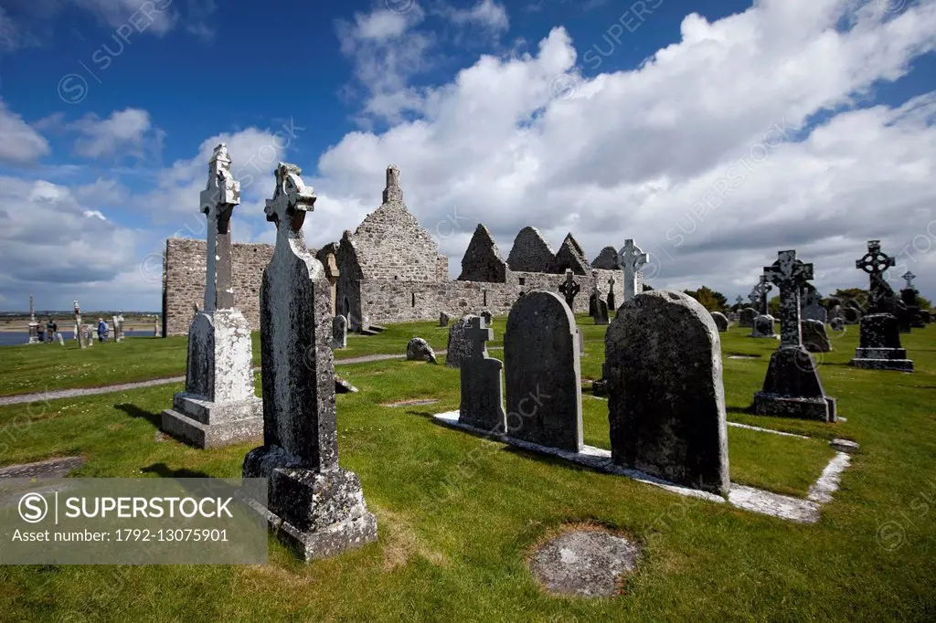 Ireland, County Offaly, monastery of Clonmacnoise, Celtic Cross