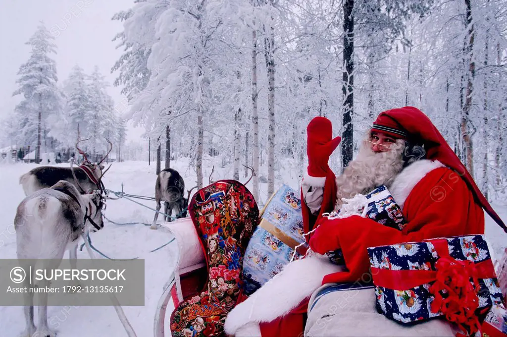 Finland, Lapland, Rovaniemi, Santa Claus' village, on his sledge Santa Claus leaving on his distribution trip