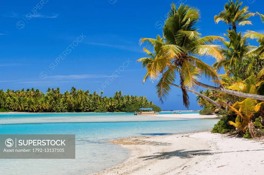 Cook Islands, Aitutaki Island, the grand lagoon, beach of One Foot Island atoll also called Tapuaetai