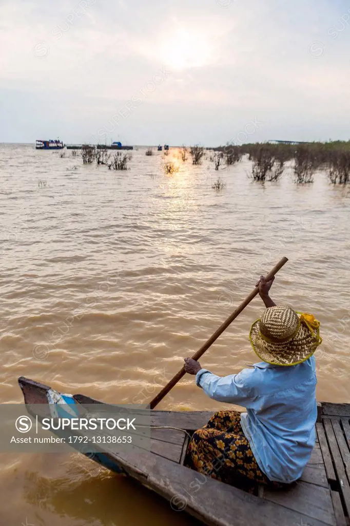 Cambodia, Siem Reap Province, floating village of Kompong Pluk on Lake Tonle Sap