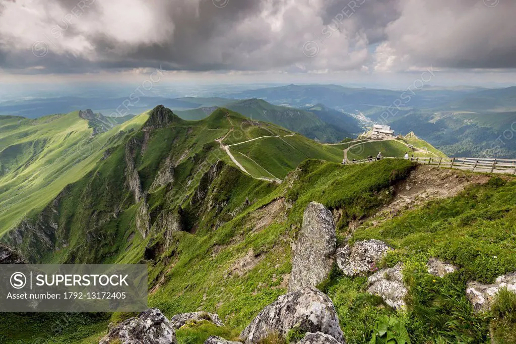 France, Puy de Dome, Parc Naturel Regional des Volcans d'Auvergne (Regional natural park of the volcanoes of Auvergne), massif of Sancy, valley of the...