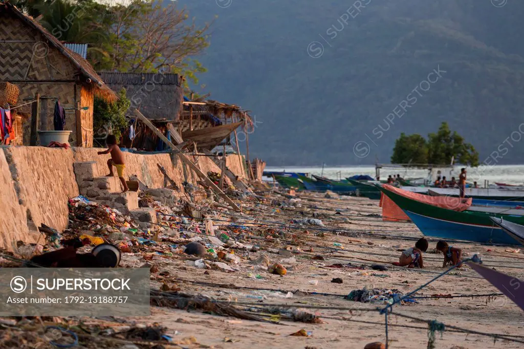 Indonesia, Lesser Sunda Islands, Alor archipelago, Pantar Island, Kabir, children defecating on the beach covered of garbage