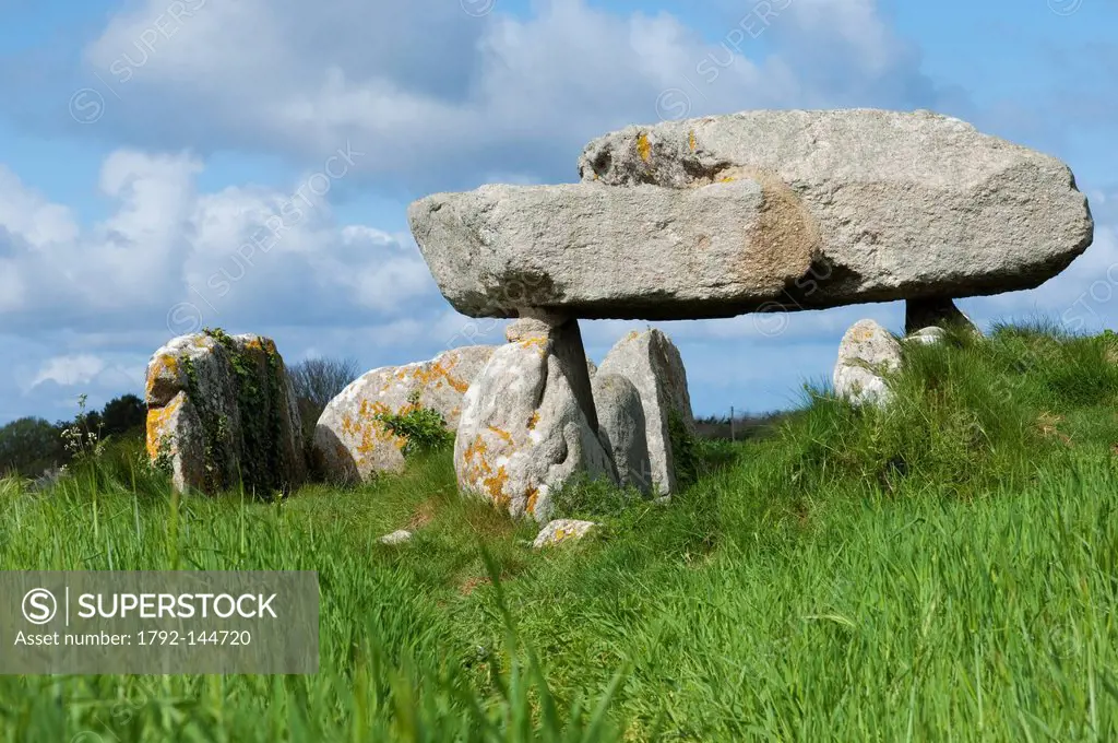 France, Finistere, Pays Bigouden, Plomeur, dolmen of Kerugou, 3000 BC