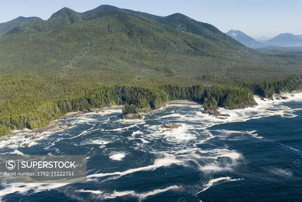 Canada, British Columbia, Vancouver Island, seaplane flying over Maquinna Marine Provincial Park in the Tofino area (aerial view)