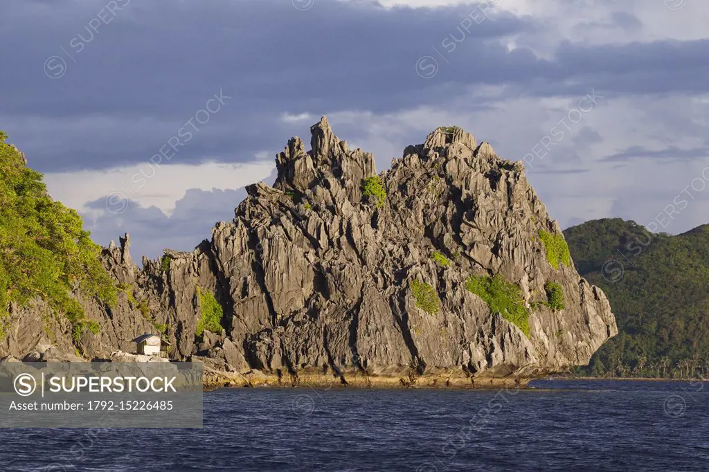 Philippines, Palawan, Taytay Bay, shelter for the bird nest local collectors on the northern Island of the Pabellon Islands also known as Elephant Isl...