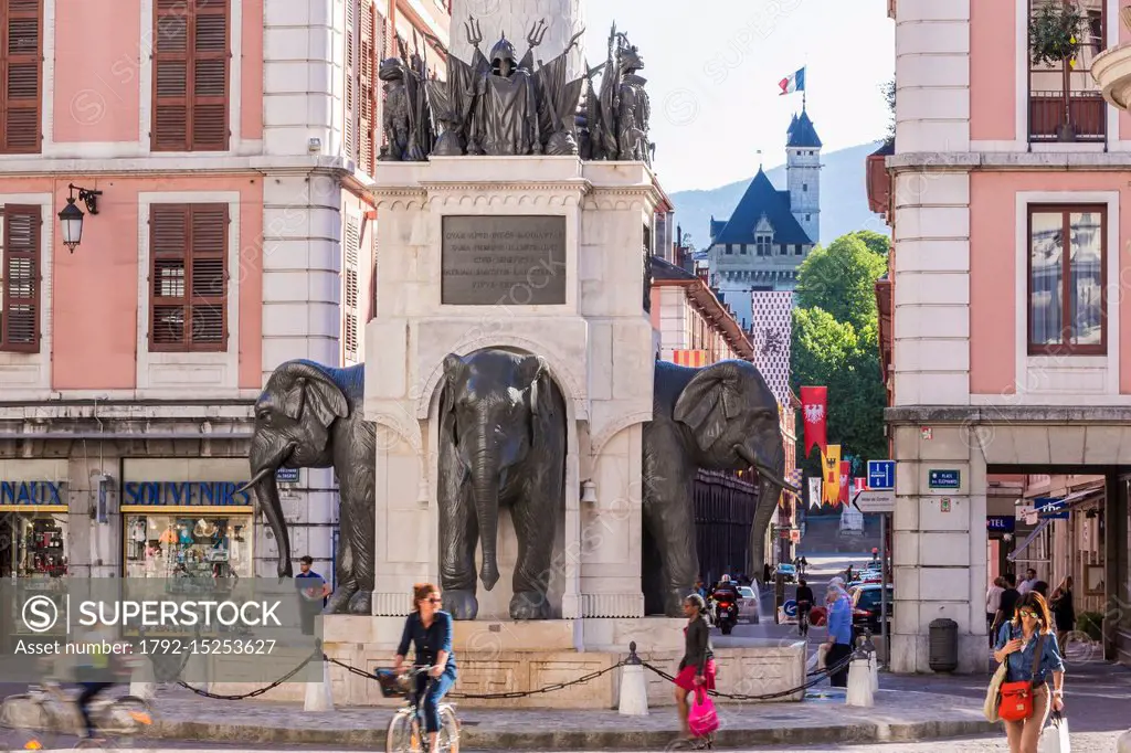 France, Savoie, Chambery, the old town, Fontaine des Elephants also called Quatre sans culs (fountain of the Elephants or the Four without ass), place...