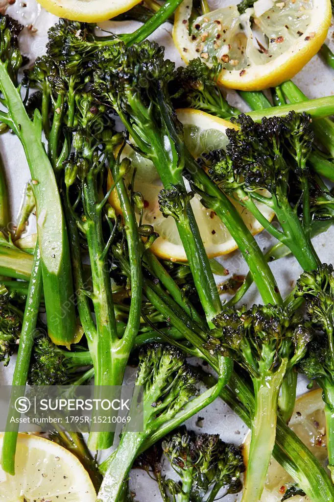 Broccolini with lemon slices