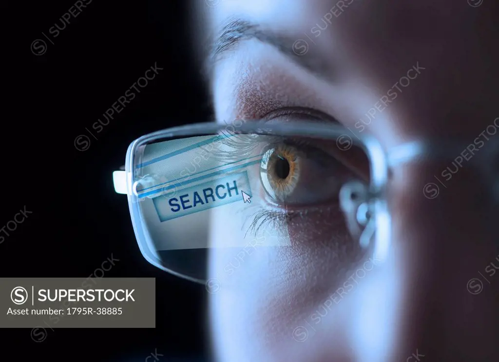 Reflection of search button in businesswoman´s glasses