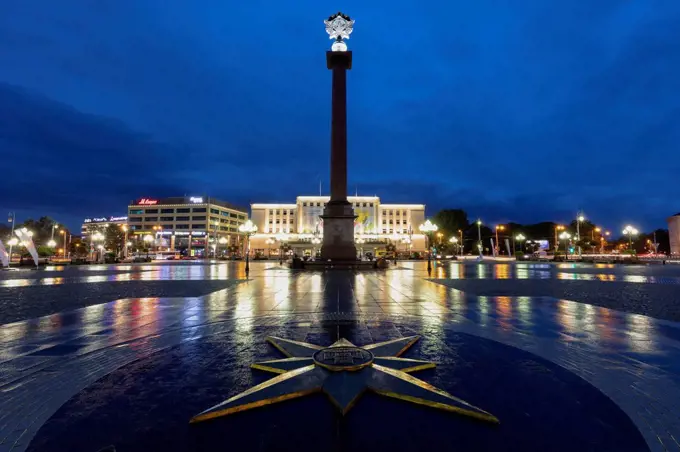 Column in Victory Square at night in Kaliningrad, Russia