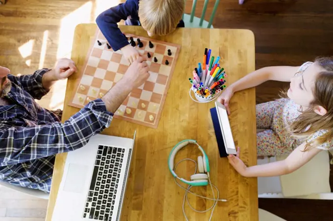 Father working from home and playing with children (5-6, 6-7)