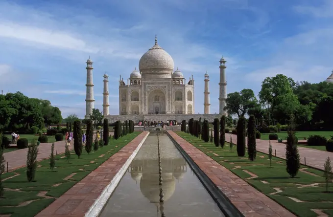India, Uttar Pradesh, Agra, Front view of Taj Mahal