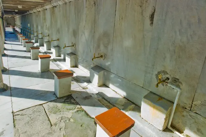 Turkey, Istanbul, Sultanahmet Mosque wash stands