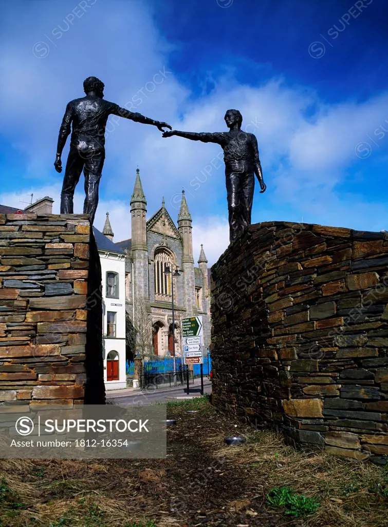 Derry, Reconciliation Statues, Carlisle Road